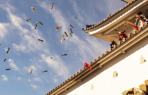 郡上八幡城　新緑まつり　菓子まき